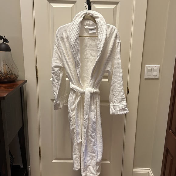DOWNTOWN COMPANY women’s SPA COLLECTION VELOUR BATHROBE - Picture 13 of 14